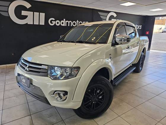 MITSUBISHI L200 TRITON 3.5 HPE 4X4 CD V6 24V FLEX 4P AUTOMÁTICO